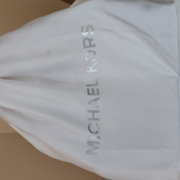 MK Handbag - Picture 1 of 5